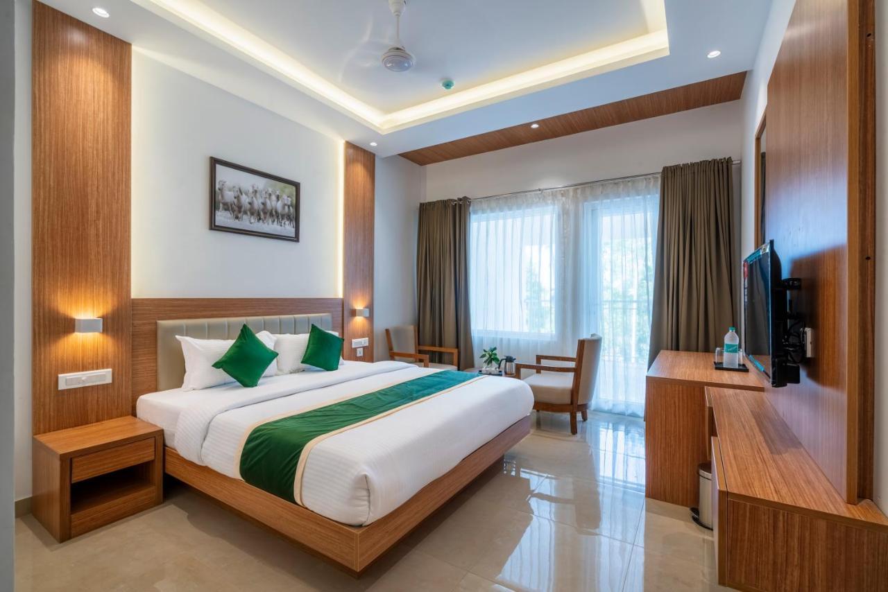 Hotel Panoramic Kochi Екстер'єр фото