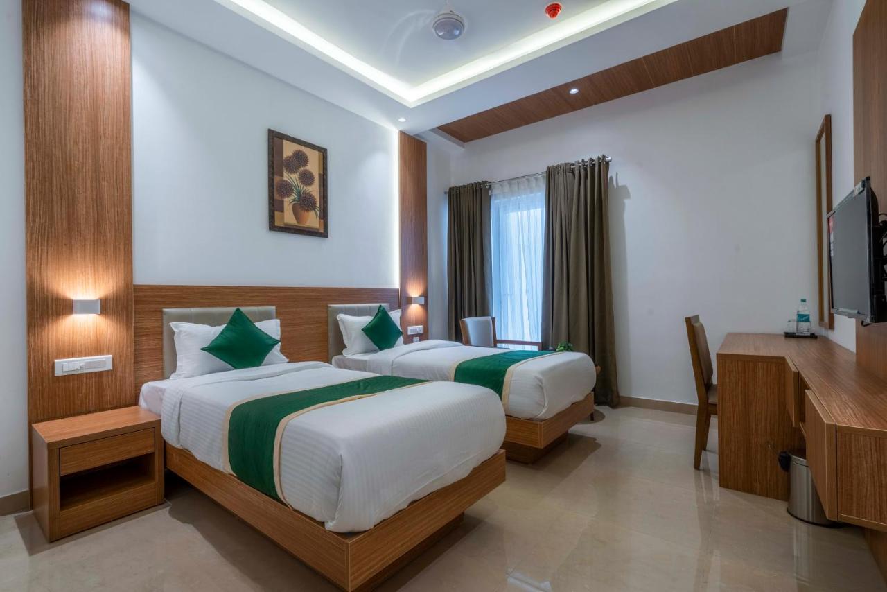 Hotel Panoramic Kochi Екстер'єр фото